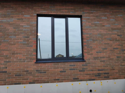 Установка трехстворчатых окон в коммерческое помещение